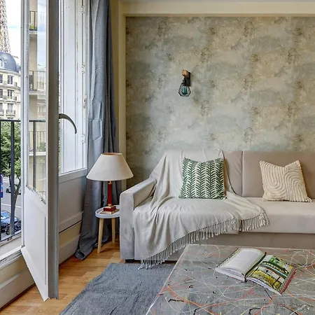 Daire Champ De Mars & Eiffel Tower -1br - Vacation Paris
