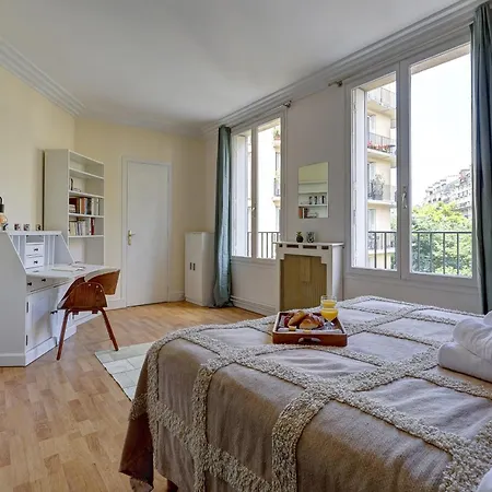 Champ De Mars & Eiffel Tower -1br - Vacation