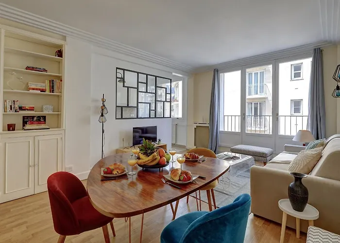 Champ De Mars & Eiffel Tower -1br - Vacation Apartment *