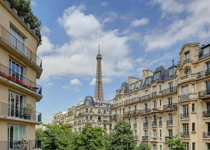 Champ De Mars & Eiffel Tower -1br - Vacation Apartment