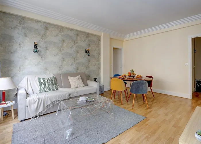 Champ De Mars & Eiffel Tower -1br - Vacation Paris