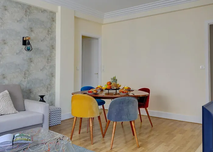 Champ De Mars & Eiffel Tower -1br - Vacation Apartment *