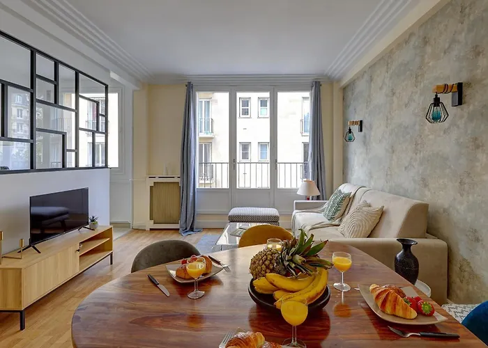 Champ De Mars & Eiffel Tower -1br - Vacation Paris