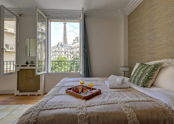 Champ De Mars & Eiffel Tower -1br - Vacation Apartment *