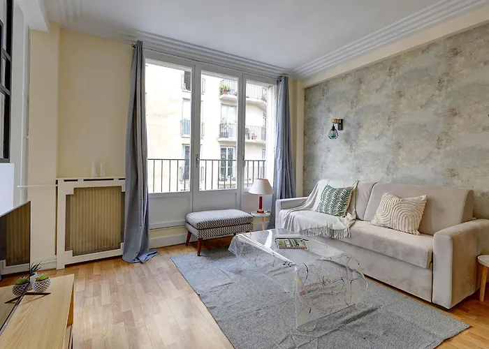 Champ De Mars & Eiffel Tower -1br - Vacation Apartament Paryż