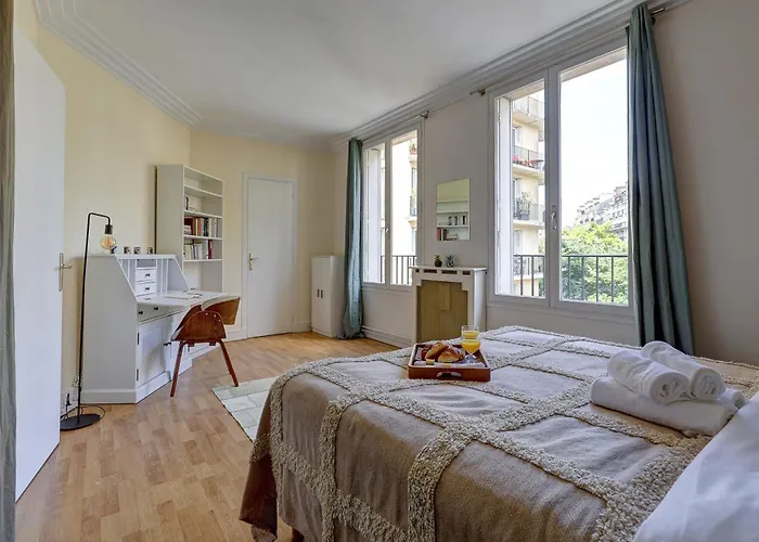 Champ De Mars & Eiffel Tower -1br - Vacation